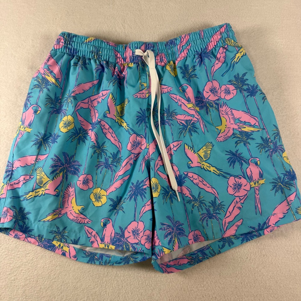 Chubbies Swim Trunks Mens Medium Blue Pink Tropical Parrot 5.5" Inseam Resort